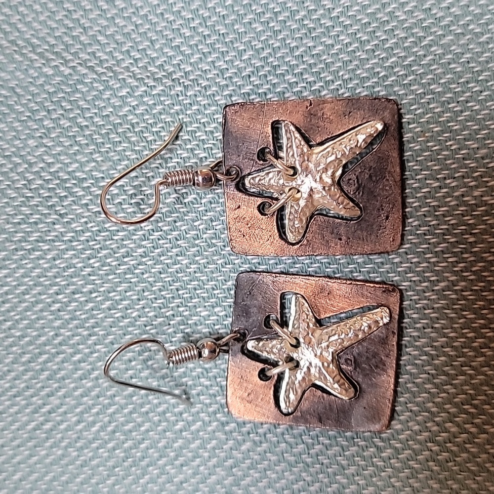 Earrings starfish design metal square